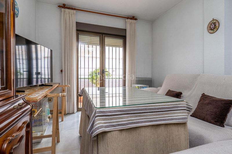 Foto 51b2d684-d0a9-472d-9a34-786d53c6b27c. Casa adossada amb calefacció a Santa Fe