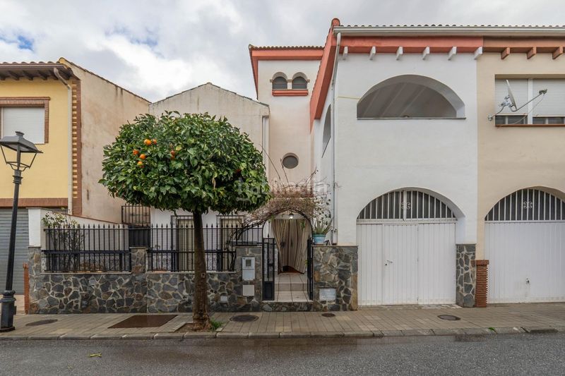 Foto f68e4aef-7d29-4da2-934f-f0d713fd4854. Casa adossada amb calefacció a Santa Fe