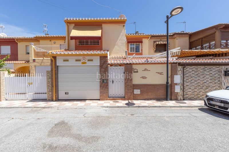 Foto 453f0af5-2745-4e83-8589-b4d9335150f3. Casa adossada amb calefacció a Avda. De los Ogíjares Armilla