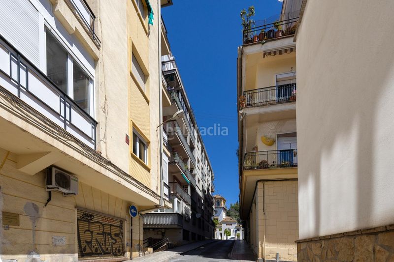 Foto 24f05ac9-de59-4e6d-aa97-482a600187a5. Piso en calle molinos 38 se vende amplio piso en realejo_ en Granada