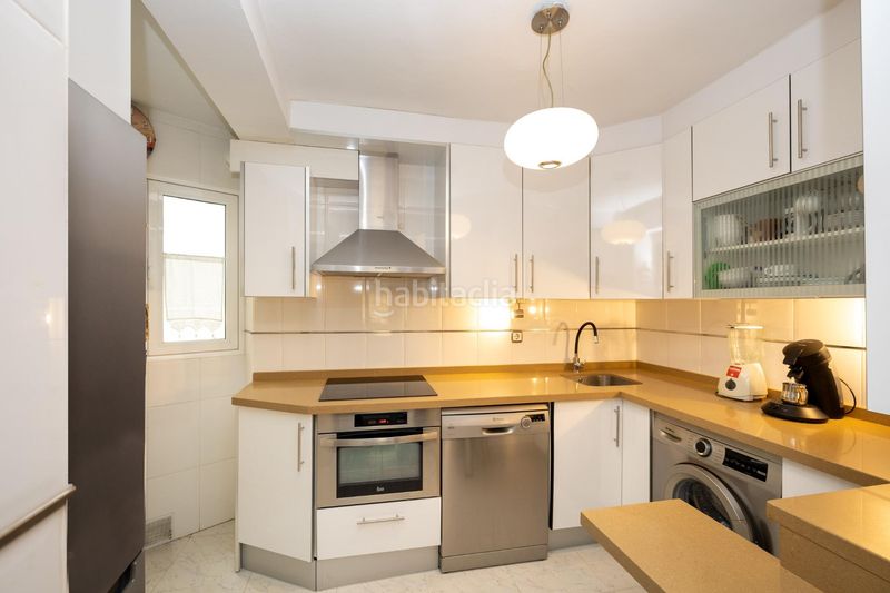 Foto 9cc791a4-7e3f-4a53-9ea0-c5ee74660af4. Piso en calle molinos 38 se vende amplio piso en realejo_ en Granada