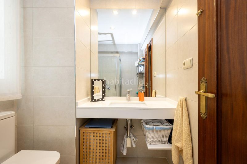 Foto c0984472-5bd7-418c-adbd-bb9a36aba39f. Piso en calle molinos 38 se vende amplio piso en realejo_ en Granada