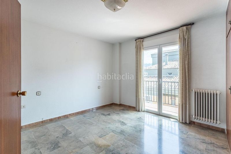 Foto 9bca1cfd-82f2-4d6f-b8d5-3a7f0dc1b080. Piso en calle marqués de mondéjar 7 se vende amplio piso en ultima planta en el corazon _zona alhamar en Granada