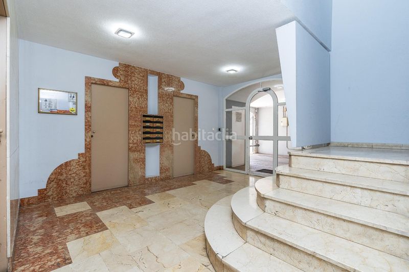 Foto 5d9b9e60-c333-4859-a0bc-ee417cb0164b. Piso en calle cerro de los machos 13 se vende amplio piso con garaje junto serrallo_ en Granada