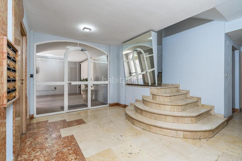 Foto f9854c1e-0e1d-4616-88c4-d62428571bc5. Piso en calle cerro de los machos 13 se vende amplio piso con garaje junto serrallo_ en Granada