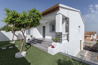 House in Calle Harales 25