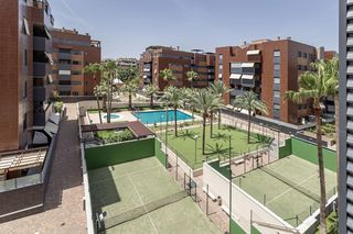 Flat in Calle emir 1. Se vende exclusiva vivienda en residencial parque lagos: calidad