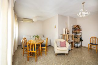 Flat in Calle belén 21. Se vende piso en realejo  junto campo del principe. piso en ulti