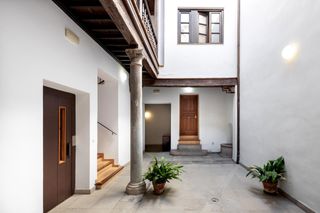 Office space in Placeta de castillejos 8. Se vende ? oficina acondicionada como vivienda con encanto en pl