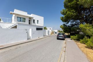 Terreno residenziale in Calle rio guadalfeo 34. Se vende parcela urbana zona media/baja de los altos de la zubia