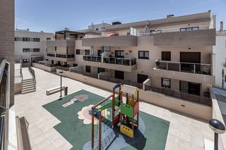 Appartamento in Calle vílchez camarero 28. Se vende magnifico piso con piscina y garaje en albolote_granada