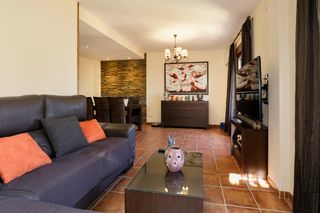 Doppelhaus in Calle arniches 21. Se vende casa pareada en la entrada de jun_granada