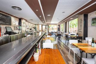 Local Comercial a Avenida de madrid 90. Se vende local comercial en rentabilidad con gran fachada en esq