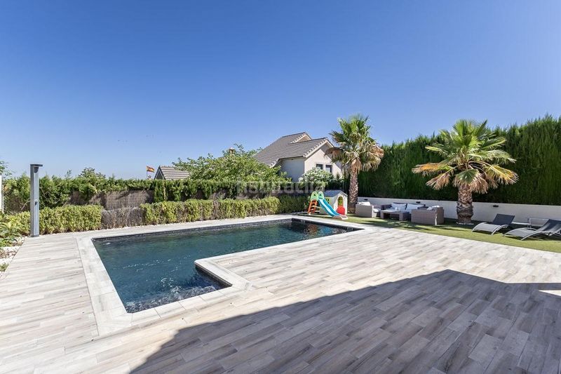 Foto 0e77a588-2fbb-40af-9f31-eb51d3eabaea. Chalet en calle borraja 25 se vende magnifico chalet en la urbanizacion cañadas del parque_granada en Dílar
