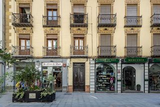 Pis a Calle san antón 13. Se vende una propiedad unica en centro de granada zona san anton