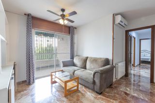 Pis a Carretera de málaga 67. Se vende amplo y comodo piso con 3 dormitorios 2 baños en la urb