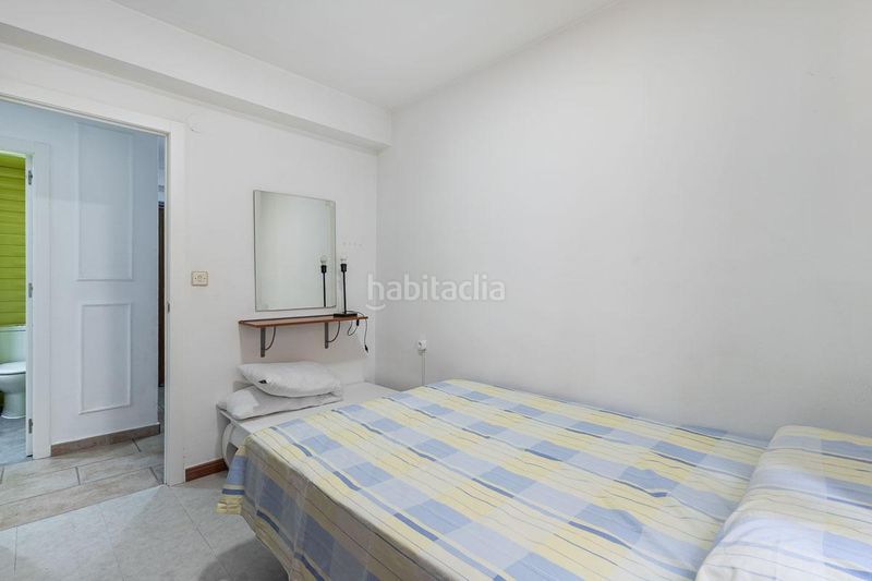 Foto 08921ec0-7957-4869-94a0-470f75251e60. Piso en calle palencia 12 se vende amploi piso semi reformado con 4 dormitorios en calle palencia zona zaidin_ en Granada