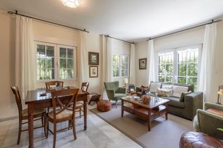 Maison jumelée à Camino gójar 46. Se vende chalet pareado con piscina, jardín y bonitas vistas a g