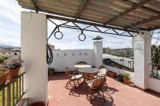 Chalet  Manuel machado 9. Se vende casa en el centro de alhendin_granada