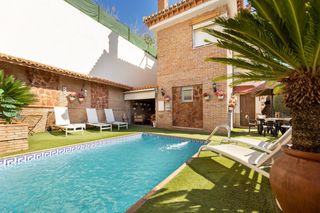 Casa adossada a Calle la iruela 45. Se vende villa en granada zona carretera de la sierra_granada