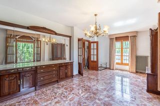 Casa aparellada a Barrio san cristóbal 3. Se vende casa independiente con garaje en pinos puente _granada