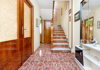 Casa en Calle lepanto 30. Se vende casa con gran potencial en armilla  con terraza y patio