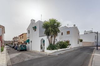 Reihenhaus in Calle laurel 12. Se vende excepcional casa adosada ( unifamiliar) con garaje en p