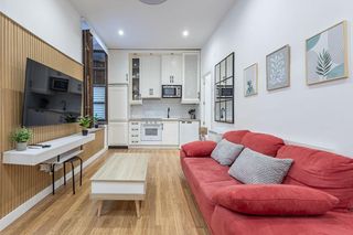 Flat in Calle conde de tendillas 4. Se vende apartamento totalmente reformado a estrenar en pleno ce