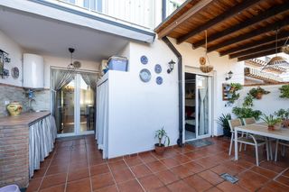 Haus in Calle huerto de la muharra 5. Se vende maravillosa casa a pocos minutos del centro de la zubia