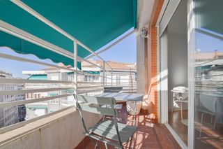 Pis a Calle recogidas 32. Se vende piso en 7ª planta con terraza, 4 dormitorios y posibili