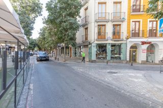 Local Comercial a Calle Almona de San Juan de Dios 15