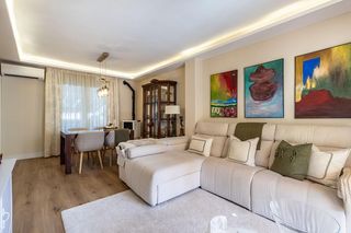 Casa in Caserío de los llanos 6. Se vende magnifica casa reformada en urbanizacion llanos con pis