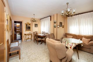 Maison jumelée à Calle jardines 6. Se vende fantastica casa pareada en maracena_granada
