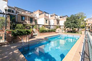 Towny house in Calle doctor lópez font 42. Se vende imresionante vivienda unifamiliar en neptuno