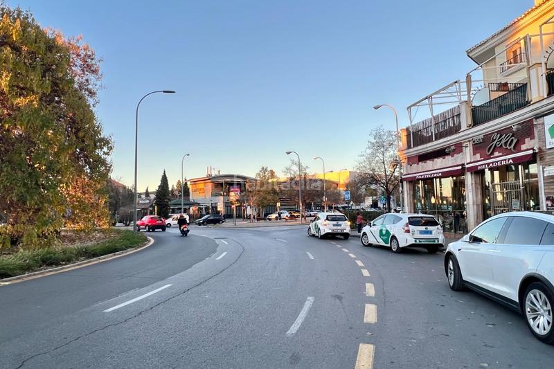 Foto 35960a86-cd34-487f-b78d-2deee4d3d86e. Locale commerciale in calle torre de comares 1 in Granada