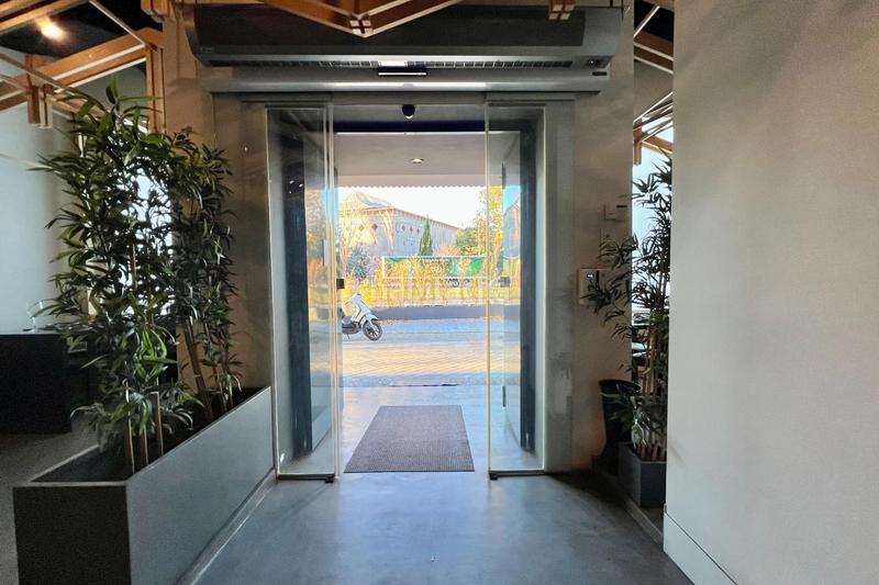 Foto 47b18375-98d6-45fc-94b2-c7c559260a8b. Locale commerciale in calle torre de comares 1 in Granada