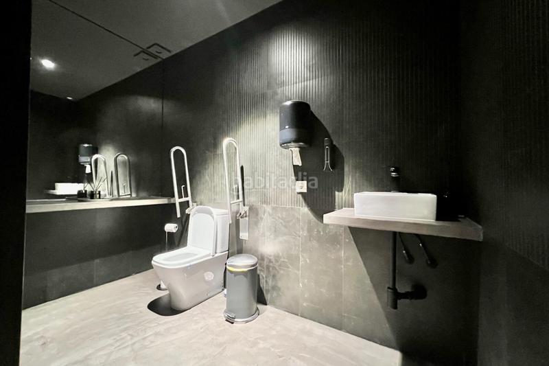 Foto e042ec2d-0434-45a1-bfff-3ce4837c8b9f. Locale commerciale in calle torre de comares 1 in Granada