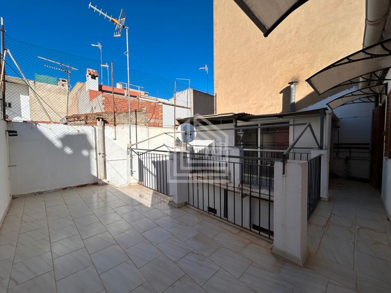 Foto 7ad6fae1-4473-42de-a778-d421a4e46b0c. Casa a schiera con camino riscaldamento parcheggio in Sagunt