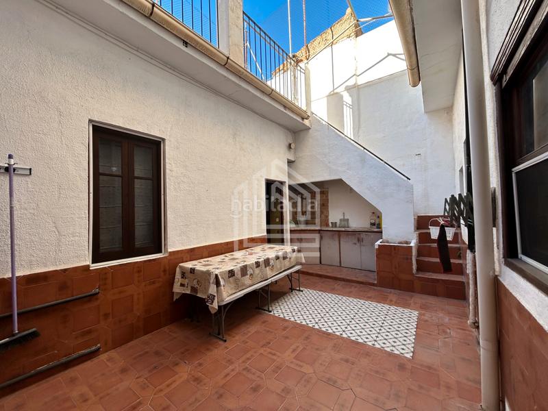 Foto f938426b-04df-4e25-94df-ac287fd59275. Casa a schiera con camino riscaldamento parcheggio in Sagunt