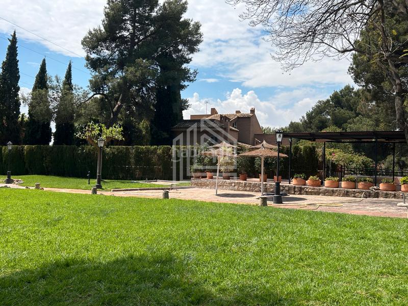 Foto 8206d82d-d04b-437d-81cd-41f1f9d4f008. Casa con camino riscaldamento parcheggio piscina in Rocafort