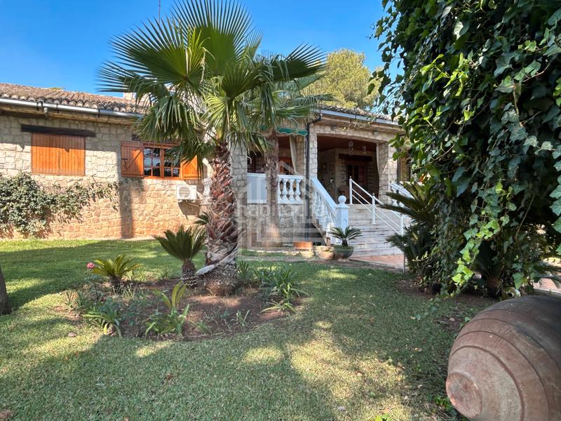 Foto 1b109a90-18d1-4df5-badb-b91837e6f321. Casa amb xemeneia calefacció aparcament piscina a Rocafort