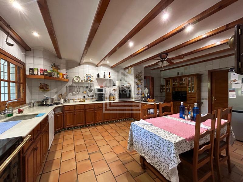 Foto b61c2007-ffa6-4cdb-8b97-9895f704fa93. Casa amb xemeneia calefacció aparcament piscina a Rocafort