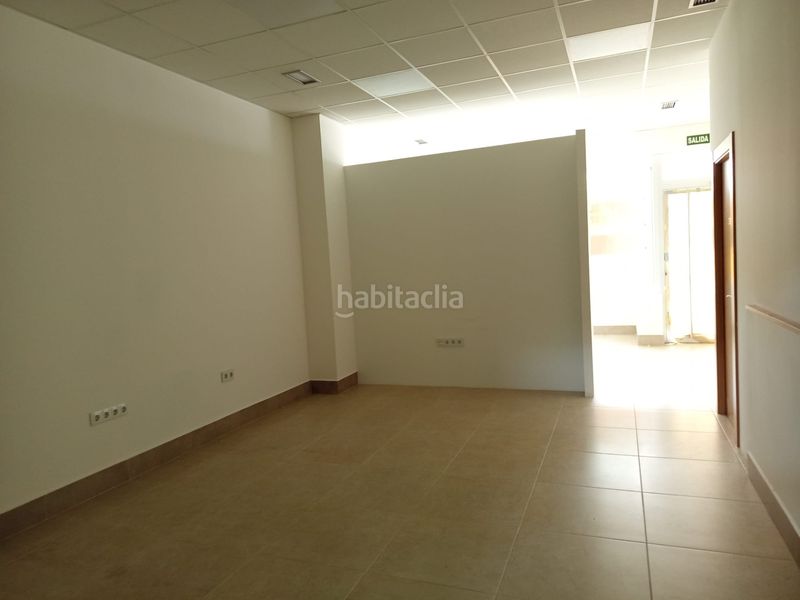 Foto 8d99c834-f78c-4f27-8ff3-473d41c5edfd. Lloguer local comercial a avenida roces 1140 a Nuevos Roces Gijón