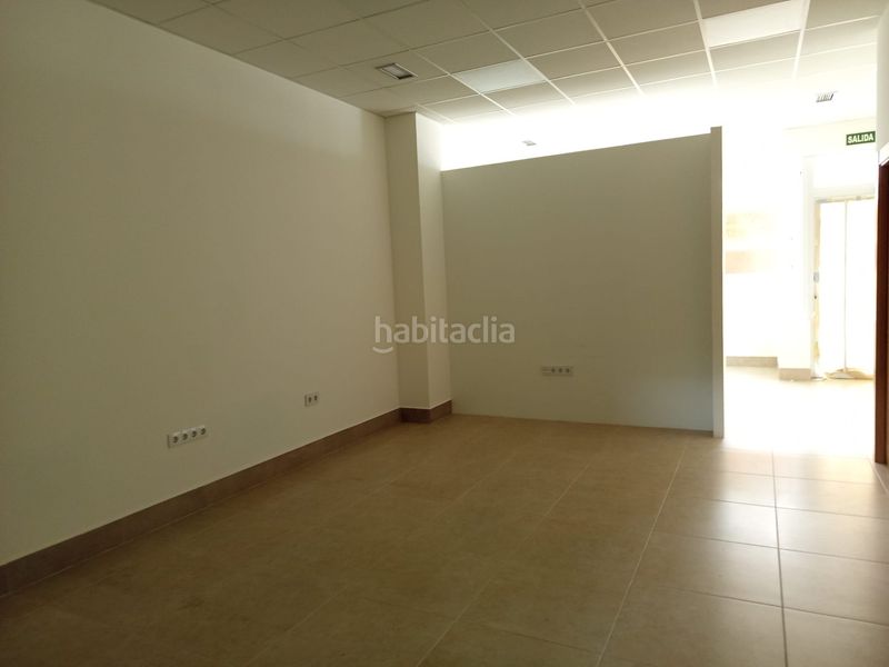 Foto c62295f4-6e6c-4580-933b-462d9e01a331. Lloguer local comercial a avenida roces 1140 a Nuevos Roces Gijón