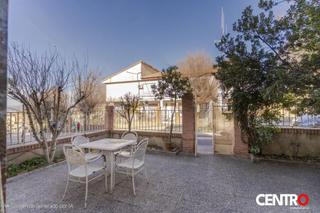 Casa  Corvales. Casa en la zubia