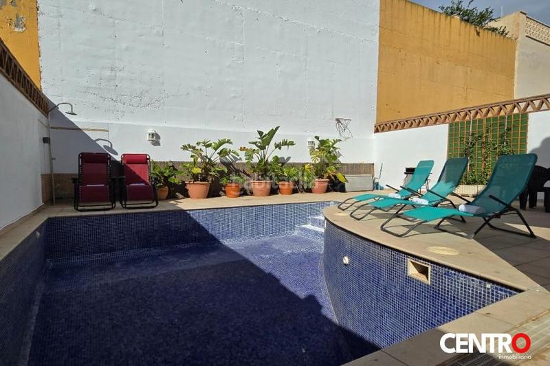 Foto 0f912f0f-6fdf-4d40-8ce5-cd58b2218750. Xalet amb aparcament piscina a Motril ciudad Motril