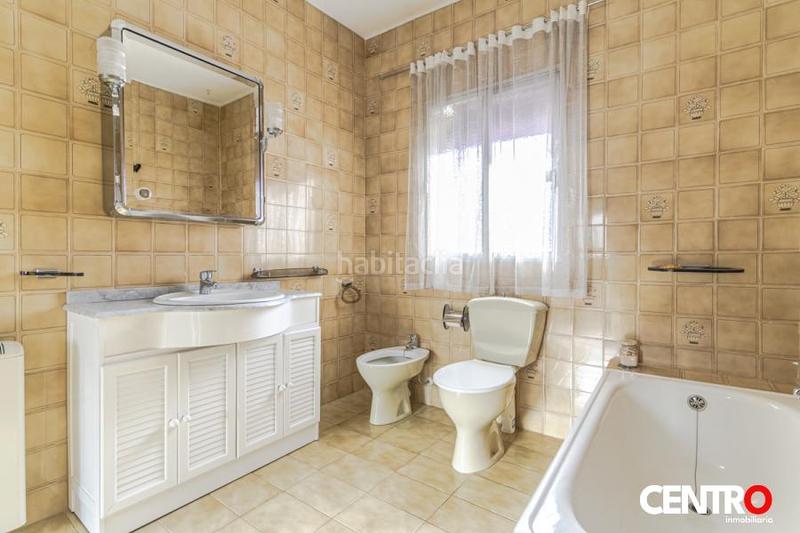 Foto 9652d82b-cefe-4037-bc10-2fc088b51c66. Casa  de esquina en la zubia en La Zubia Ciudad Zubia (La)