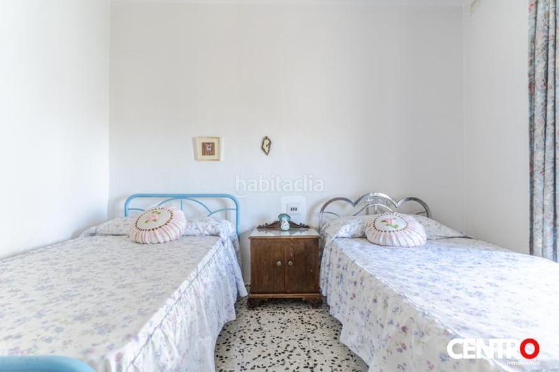 Foto a0045698-d5dd-4857-a5f9-8d9741042139. Casa  de esquina en la zubia en La Zubia Ciudad Zubia (La)