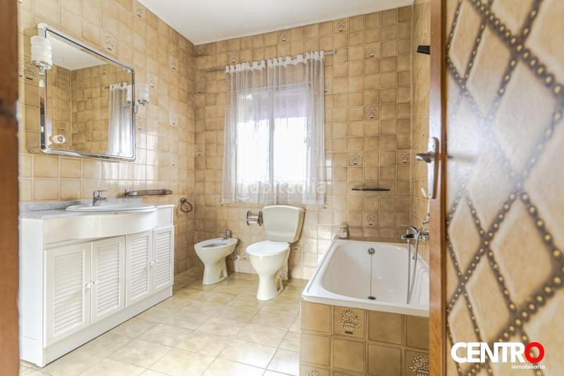 Foto fda688fa-899f-46dd-adaf-ac423acca390. Casa  de esquina en la zubia en La Zubia Ciudad Zubia (La)