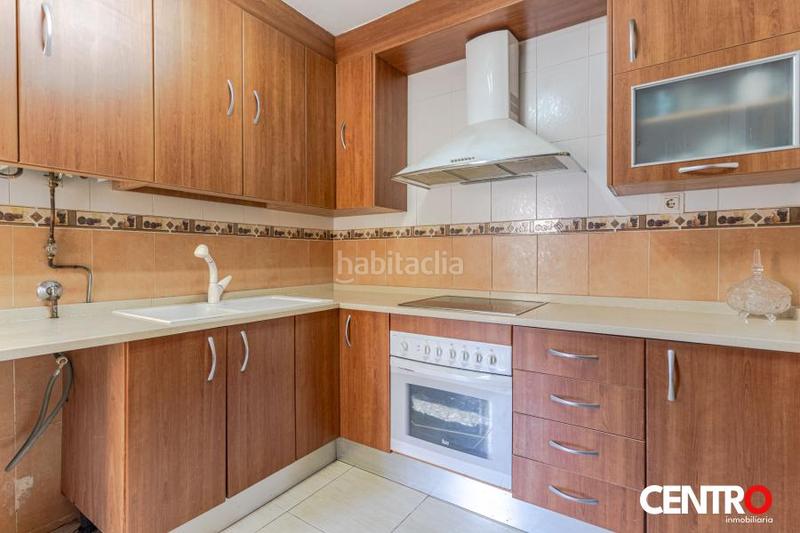 Foto 5ea808fc-320a-42e3-9d06-49c15f0a9b94. Piso  en venta en las perlas de en Plaza de Toros Granada